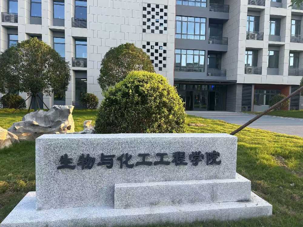 江孜县扬州职业大学体育场高杆灯项目